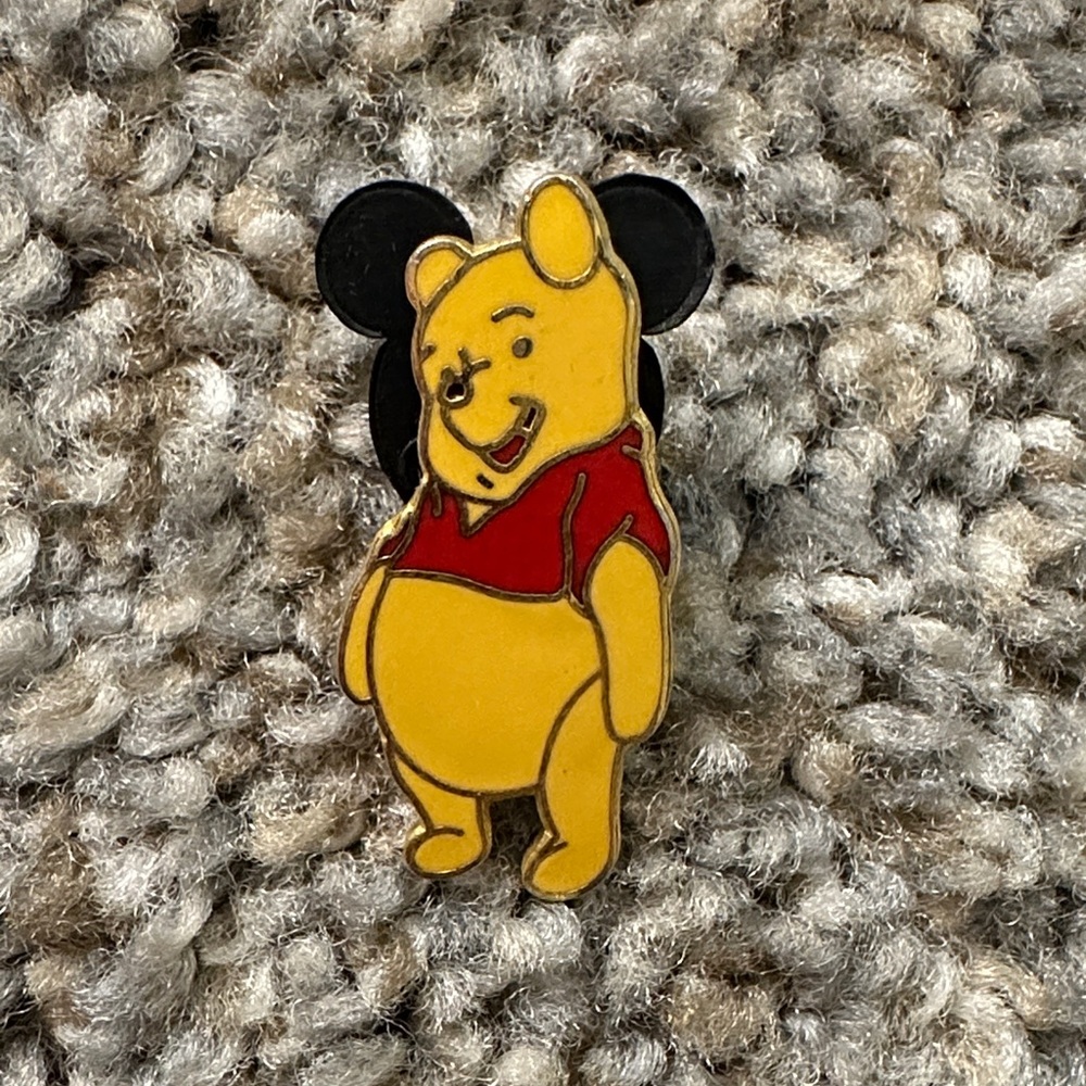 Disney Pooh Bear pin
